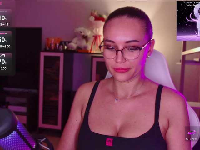 QWEENII live cam on BongaCams