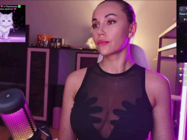 le modèle QWEENII est en webcam porno dans un show sur le site bongacams, il possède les tags suivants: White/Caucasian,Brunette,Shaved