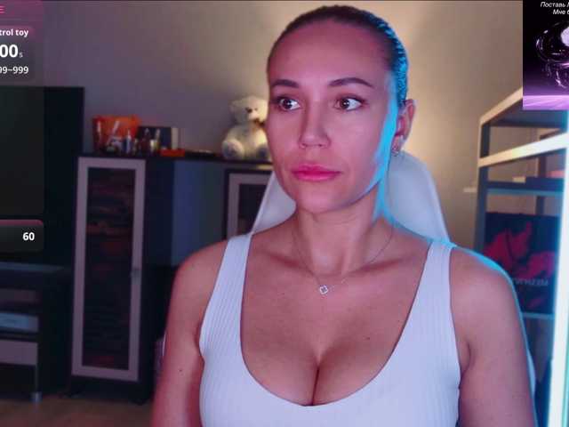 QWEENII live cam on BongaCams