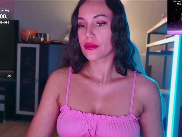 QWEENII live cam preview