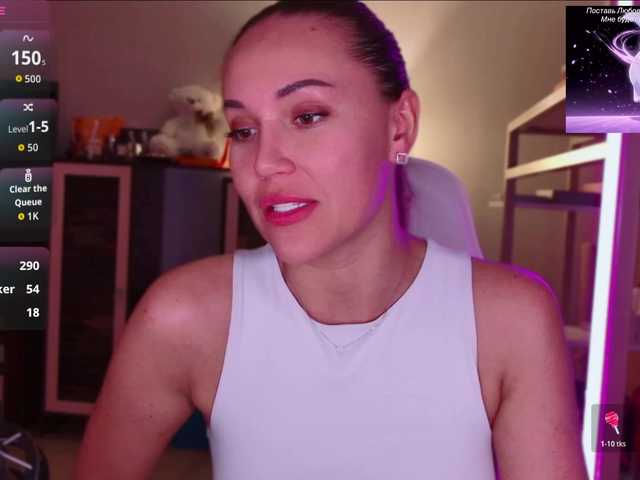 QWEENII live cam on BongaCams