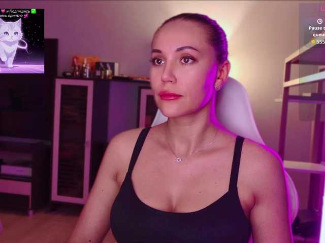 QWEENII live cam on BongaCams