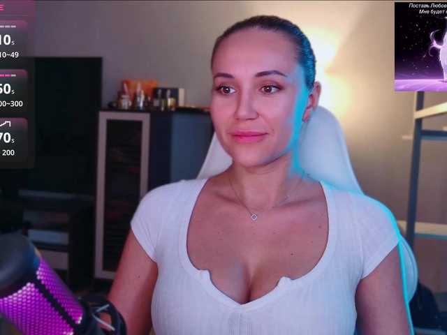 QWEENII live cam on BongaCams