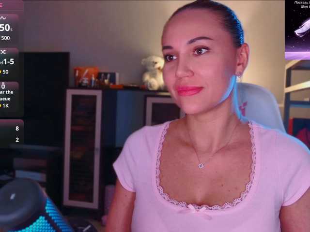 QWEENII live cam on BongaCams
