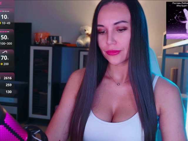 QWEENII live cam on BongaCams