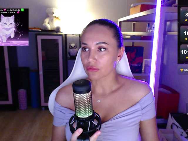 QWEENII live cam on BongaCams