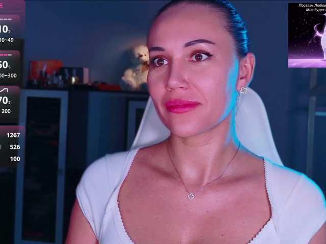 QWEENII live cam on BongaCams