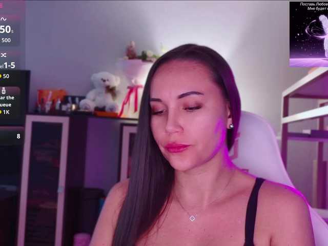 QWEENII live cam on BongaCams