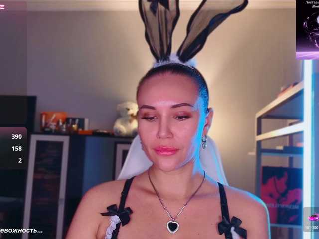 QWEENII live cam on BongaCams