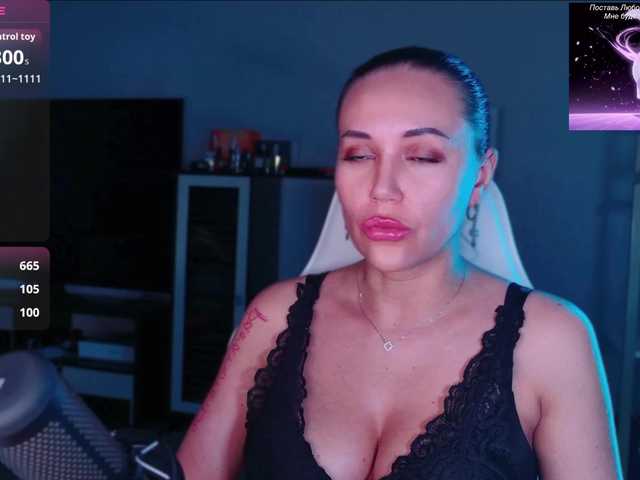 QWEENII live cam on BongaCams