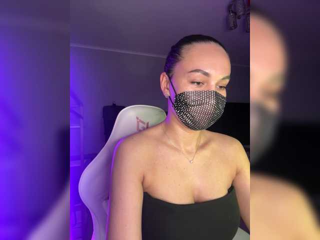 QWEENII's BongaCams show and profile