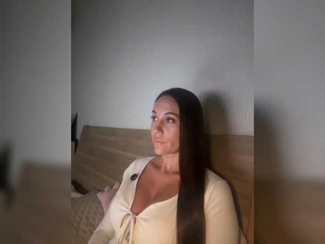 QWEENII live cam on BongaCams