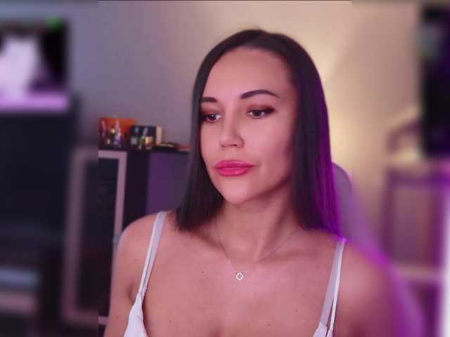 QWEENII live cam on BongaCams