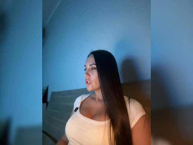 QWEENII live cam on BongaCams