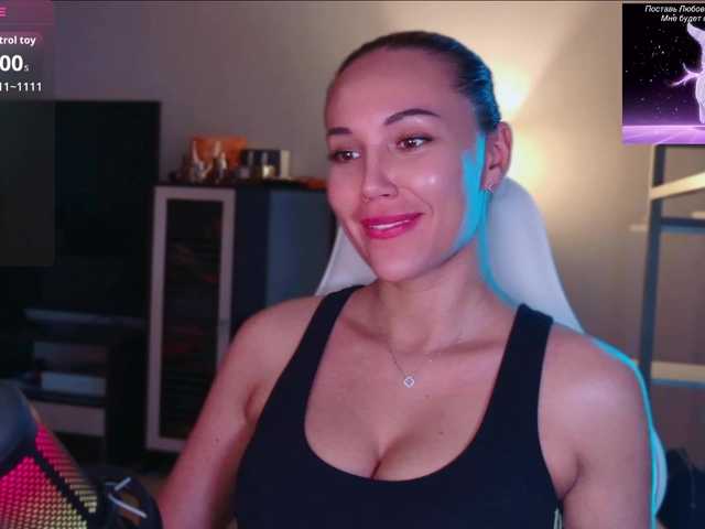 QWEENII live cam on BongaCams