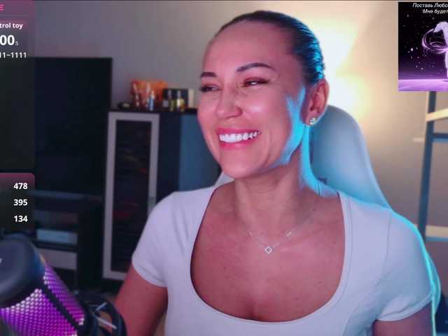 QWEENII live webcam show