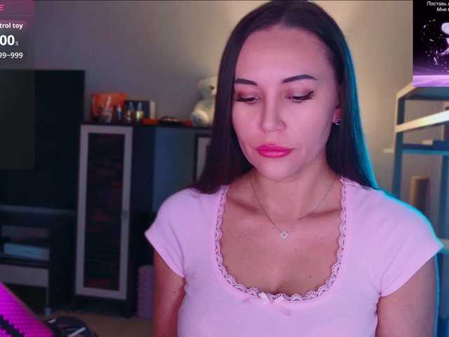 QWEENII live cam on BongaCams