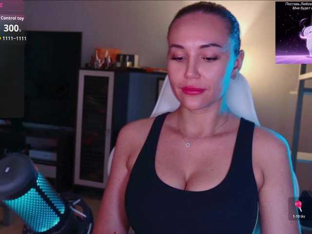 QWEENII live cam on BongaCams