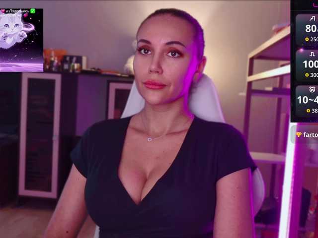 QWEENII live cam on BongaCams