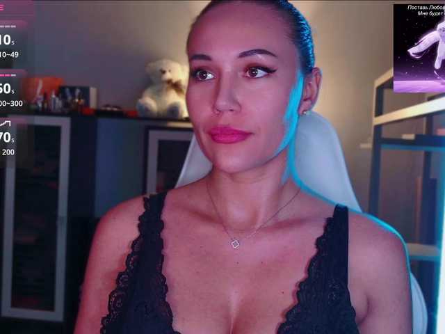 QWEENII live cam on BongaCams