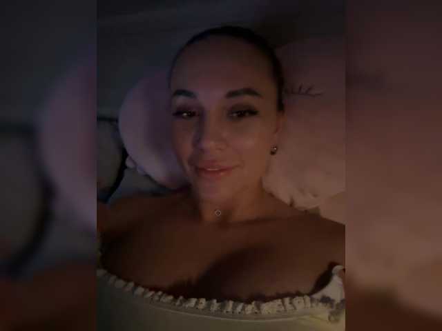 QWEENII live cam on BongaCams