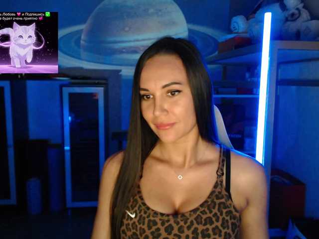 QWEENII live cam on BongaCams