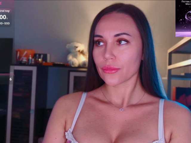 QWEENII live cam on BongaCams
