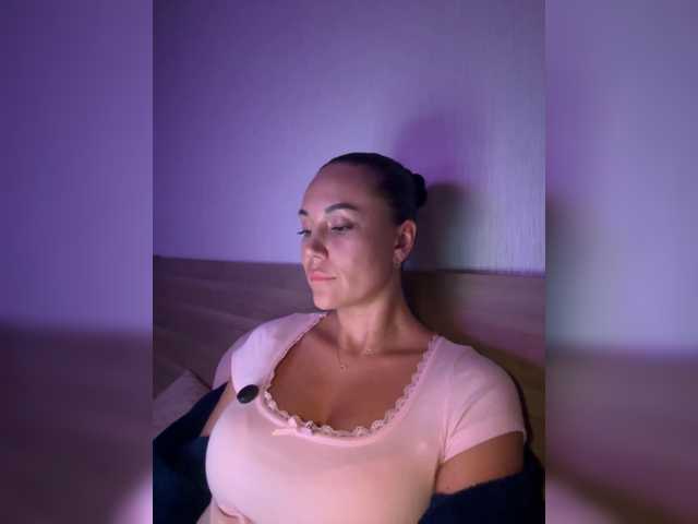 QWEENII live cam on BongaCams