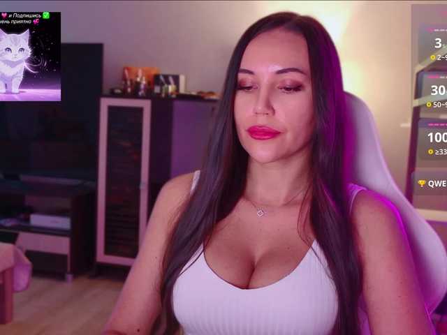 QWEENII live cam on BongaCams