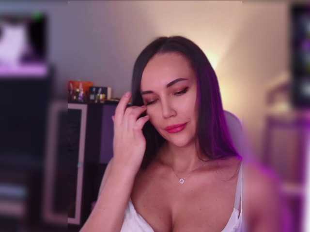 QWEENII live cam on BongaCams