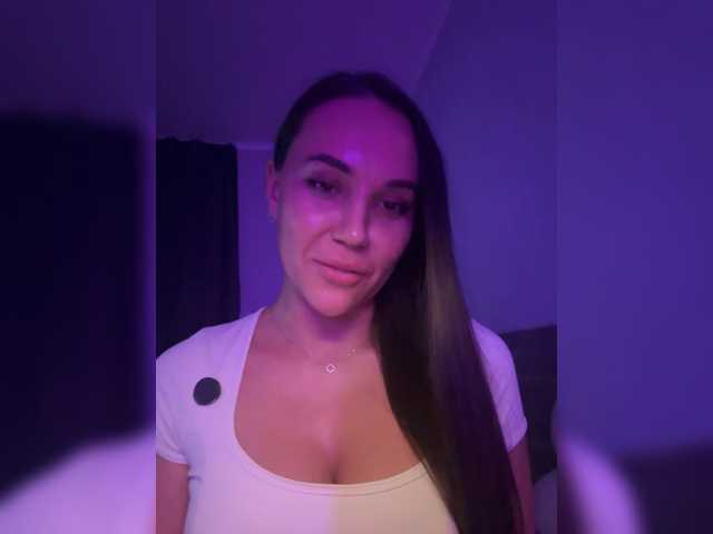QWEENII live cam on BongaCams
