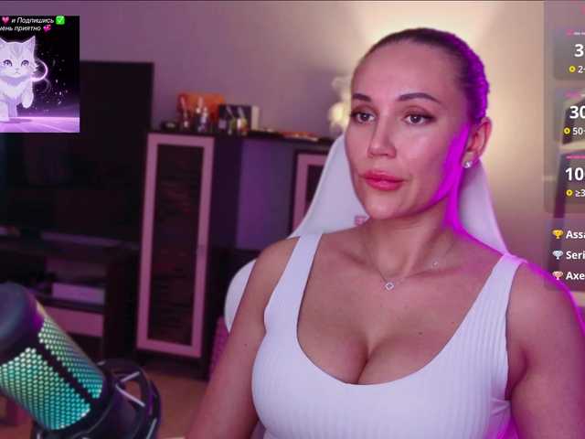 QWEENII live cam on BongaCams
