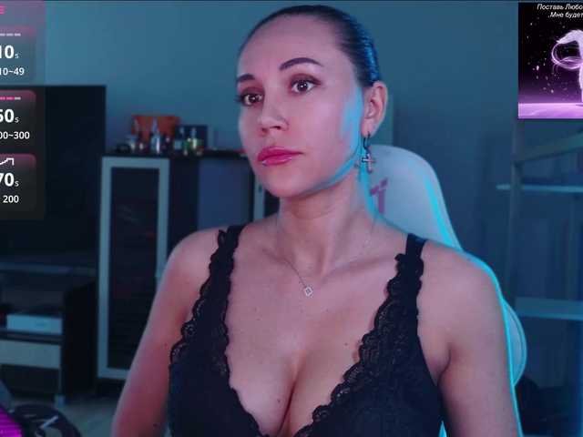 QWEENII live webcam show