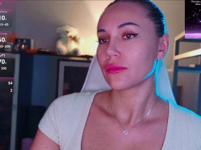 QWEENII live cam on BongaCams