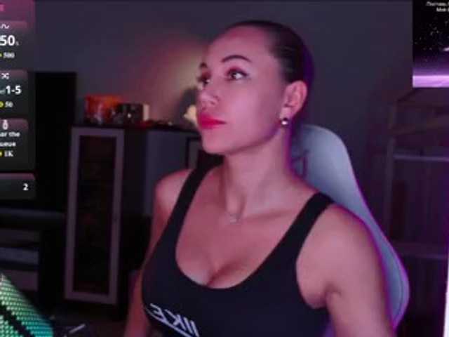 QWEENII live cam on BongaCams