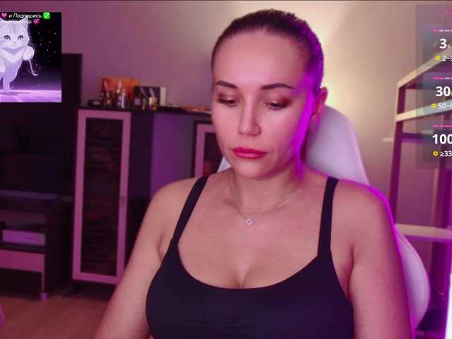 QWEENII live cam on BongaCams