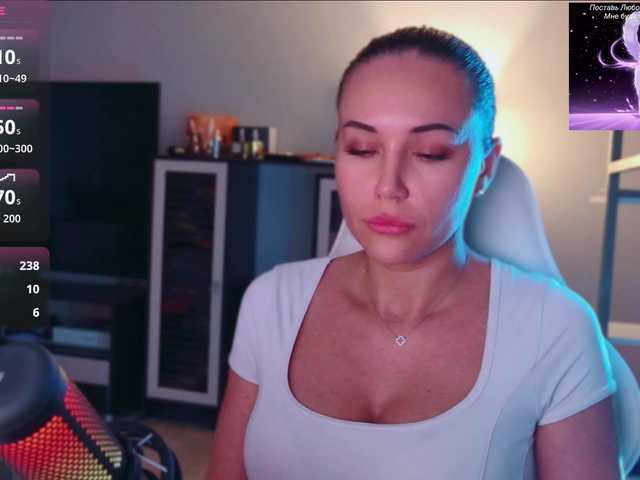 QWEENII live cam on BongaCams