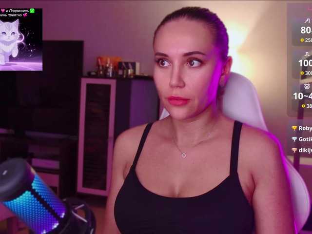 QWEENII live cam on BongaCams