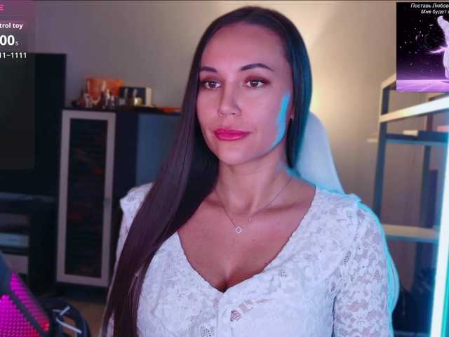 QWEENII live cam on BongaCams