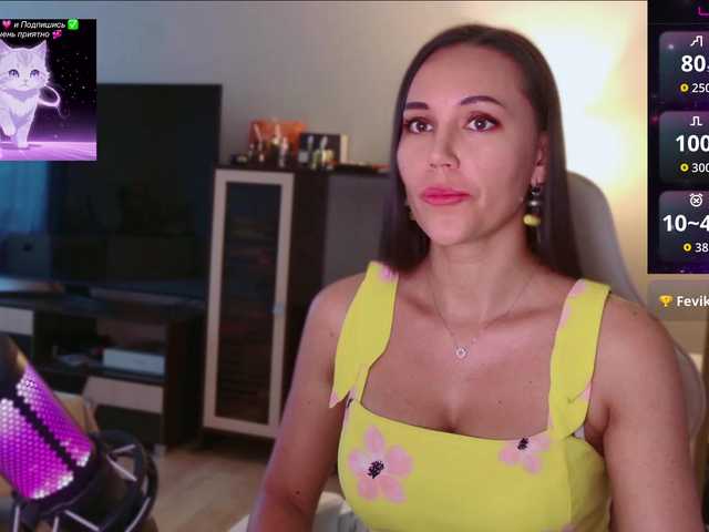 QWEENII live cam on BongaCams
