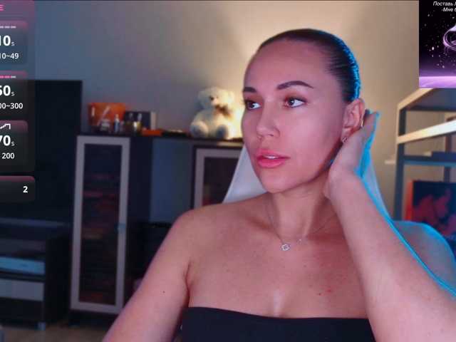 QWEENII live cam on BongaCams