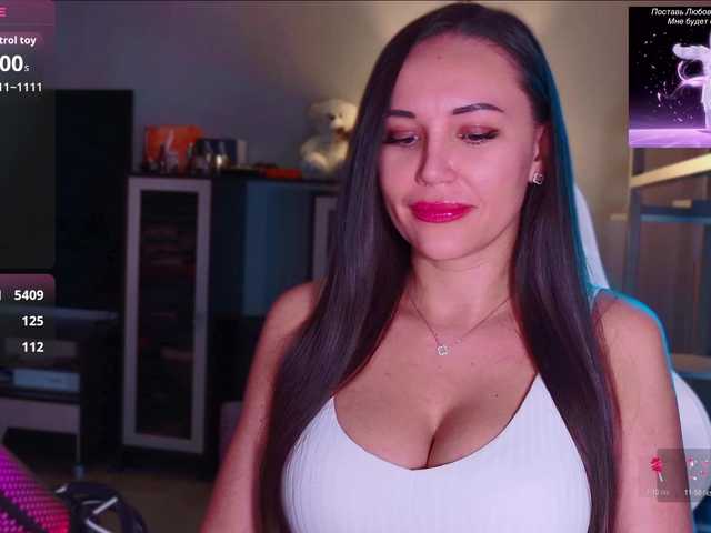 QWEENII live cam on BongaCams