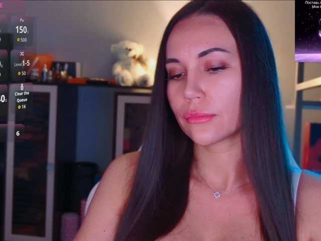 QWEENII live cam on BongaCams