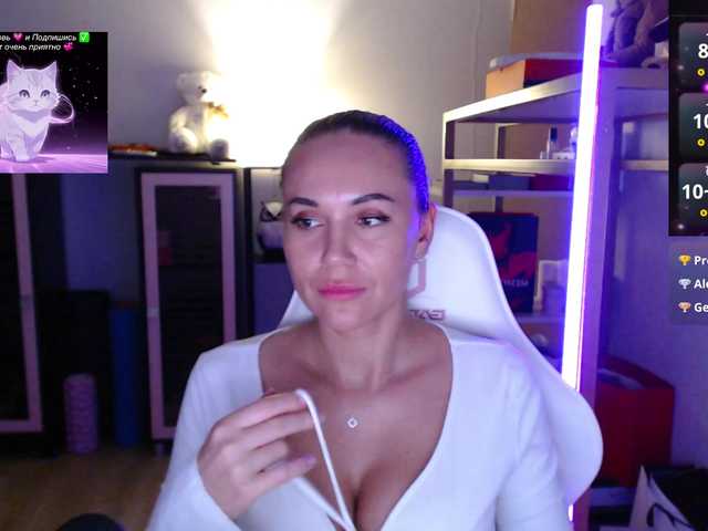 QWEENII live cam on BongaCams