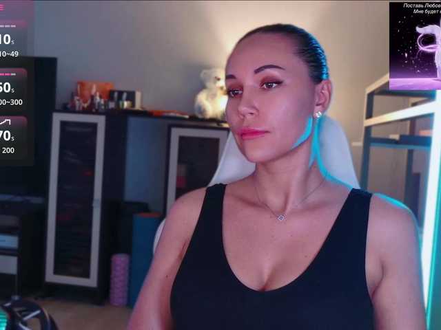 QWEENII live cam on BongaCams
