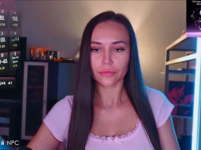QWEENII live cam preview