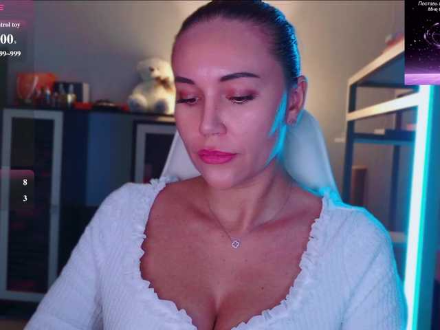 QWEENII live cam on BongaCams
