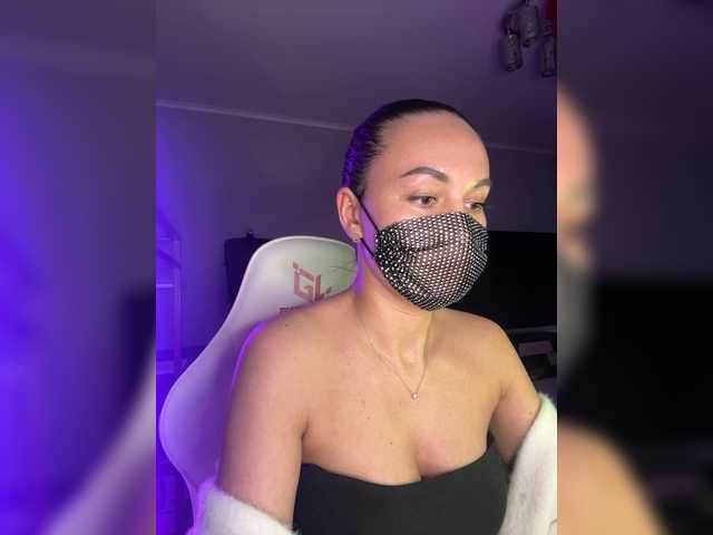 QWEENII's BongaCams show and profile