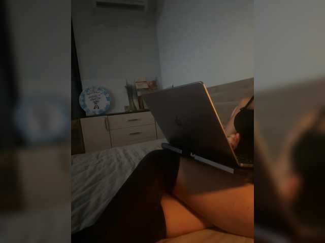 QWEENII live cam on BongaCams