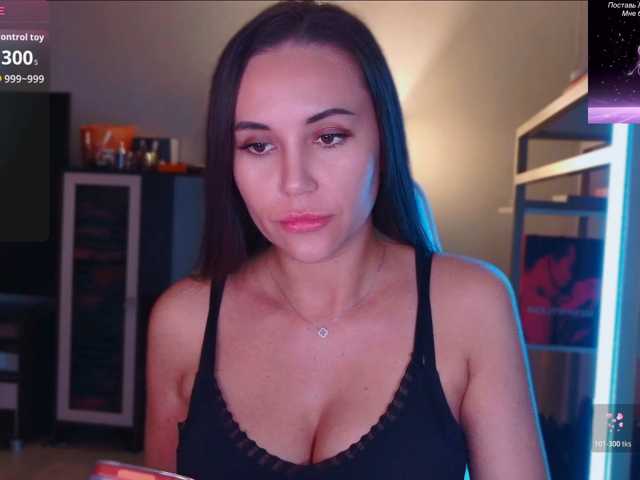 QWEENII live cam on BongaCams